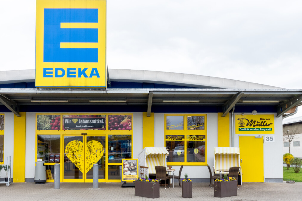 Bäcker Müller, Filiale in Burgwald-Ernsthausen, Marburger-Strasse, Außen-Ansicht der Filiale bei EDEKA