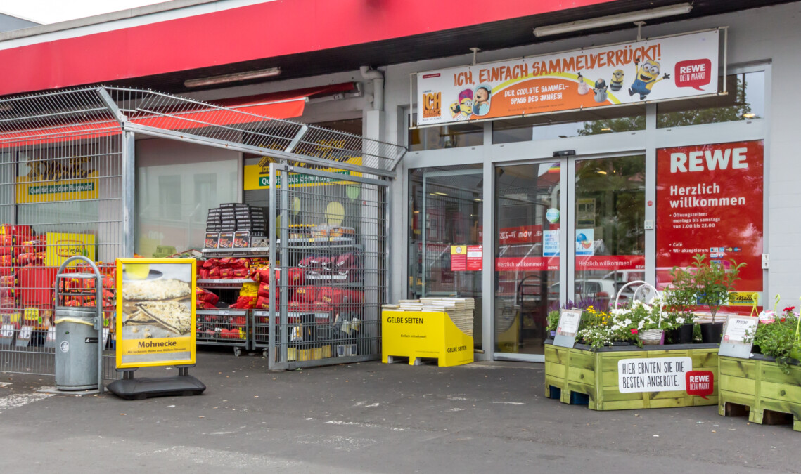 Bäcker Müller, in Giessen, Marburger-Strasse, Ansicht von Außen, Eingang im REWE-Markt