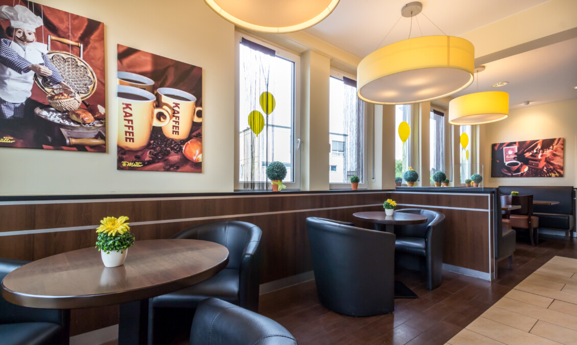 Bäcker Müller, Filiale in Gießen, Schiffenberger-Straße, Ansicht Bereich Cafe mit Sesseln