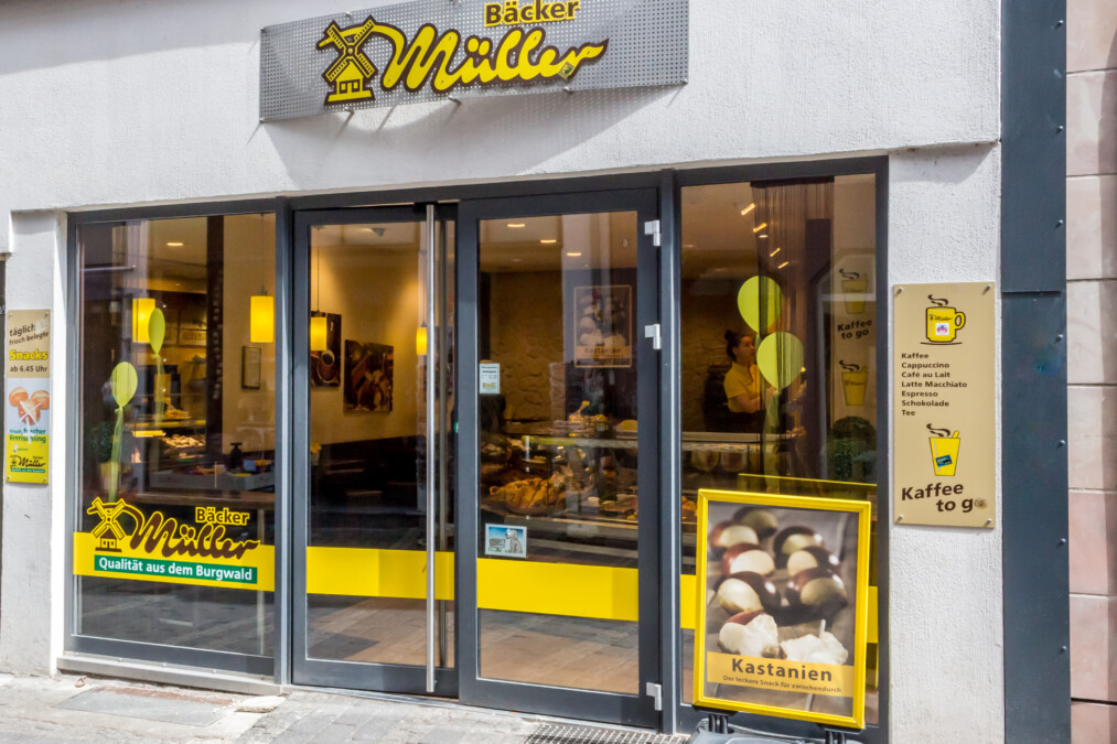 Bäcker Müller, Filiale in Marburg, Wettergasse, Ansicht von Außen, Eingangsbereich