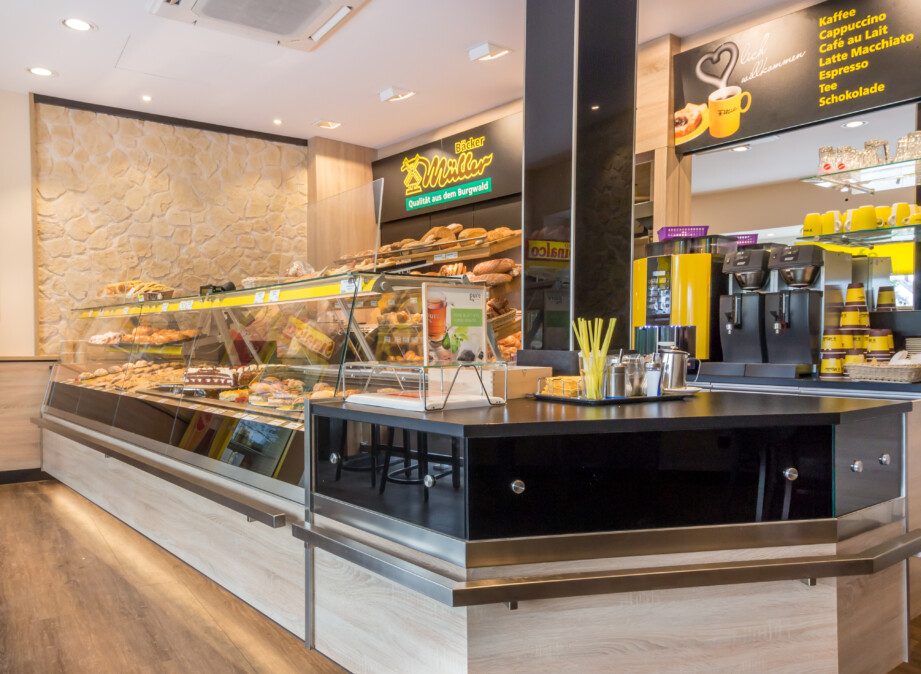 Bäcker Müller, Filiale in Pohlheim, Giessener-Strasse, Ansicht Verkaufstheke