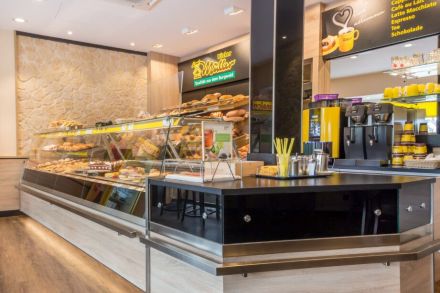 Bäcker Müller, Filiale in Pohlheim, Giessener-Strasse, Ansicht Verkaufstheke